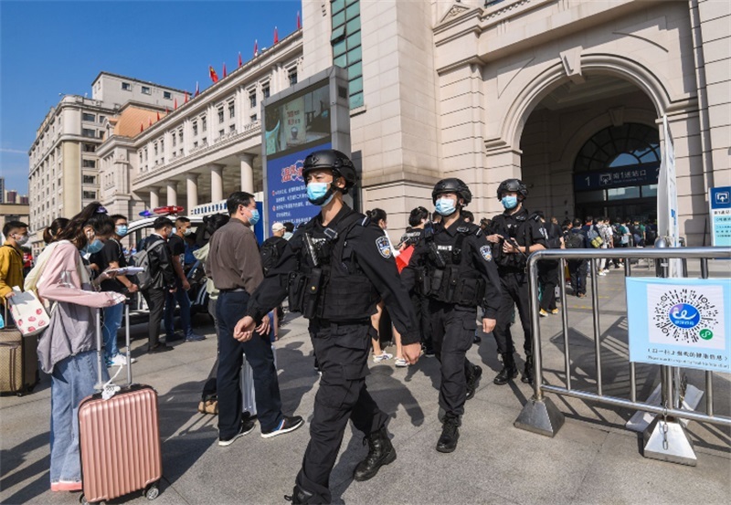 應勇視(shì)頻(pín)檢查調度節日(rì)安全和(hé)常态化(huà)疫情防控工(gōng)作(zuò)