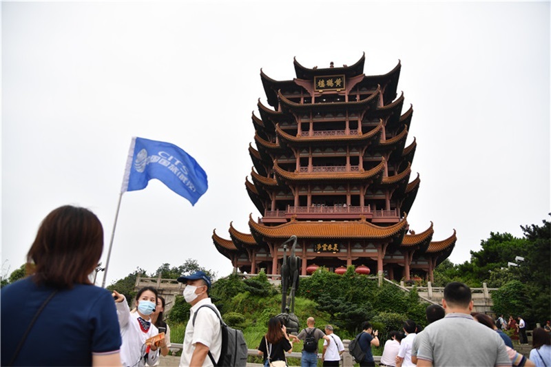 應勇視(shì)頻(pín)檢查調度節日(rì)安全和(hé)常态化(huà)疫情防控工(gōng)作(zuò)