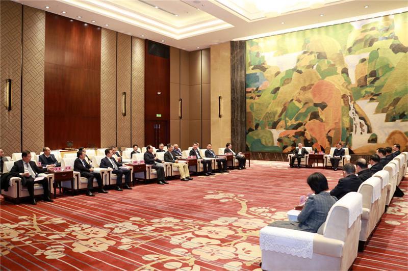 應勇與中國(guó)保險創新發展大(dà)會(huì)嘉賓代表座談