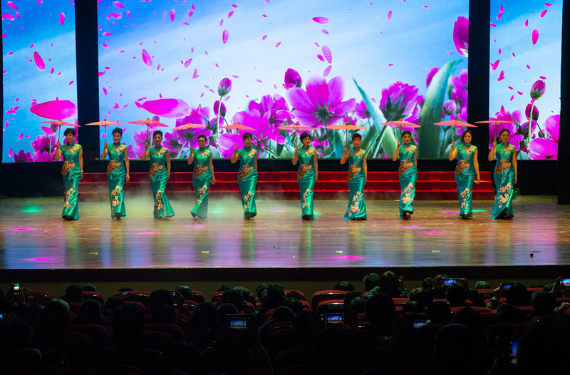 省地(dì)質局到(dào)七隊開(kāi)展文(wén)藝下(xià)基層慰問(wèn)演出