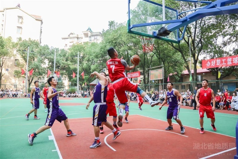 七隊籃球隊在局第四屆籃球比賽中獲得(de)冠軍