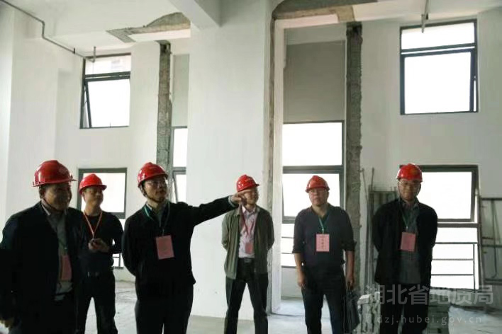 朱厚倫一(yī)行(xíng)調研湖(hú)北(běi)地(dì)質企業(yè)總部大(dà)樓裝修工(gōng)作(zuò)