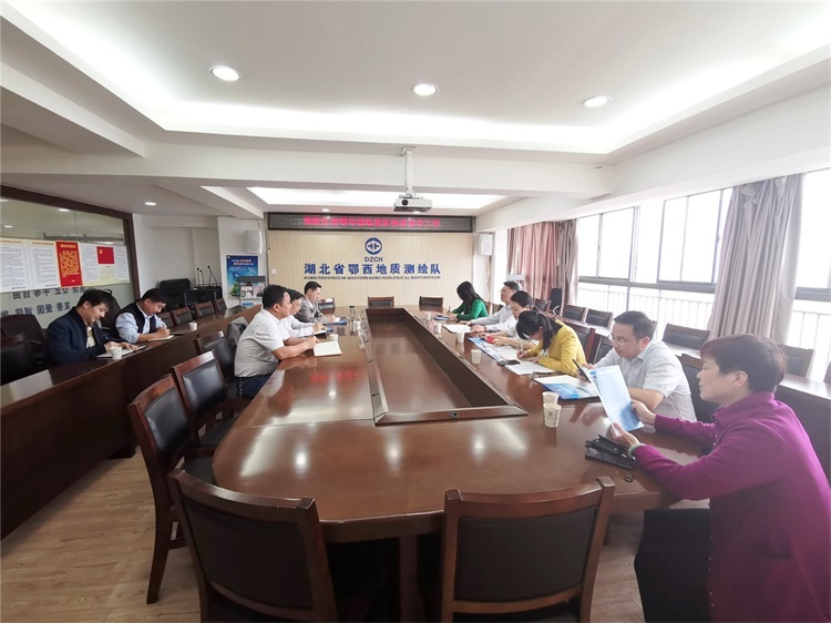 夷陵區(qū)委常委劉朝一(yī)行(xíng)來(lái)我隊開(kāi)展“雙百”活動