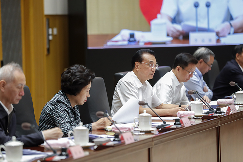 李克強:面對(duì)新的(de)困難挑戰,仍然要(yào)靠改革開(kāi)放(fàng)破解難題
