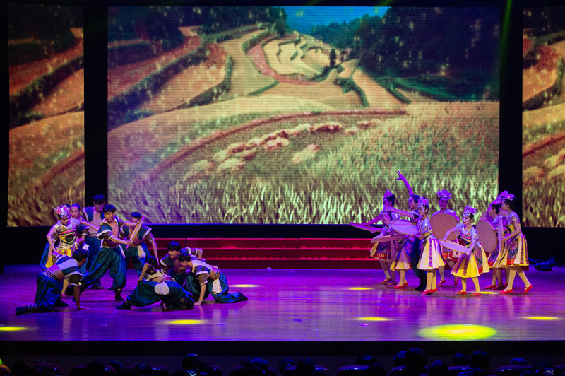 省地(dì)質局到(dào)七隊開(kāi)展文(wén)藝下(xià)基層慰問(wèn)演出