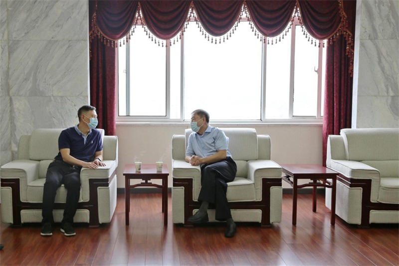 中國(guó)地(dì)質調查局武漢地(dì)質調查中心主任劉同良到(dào)七隊調研