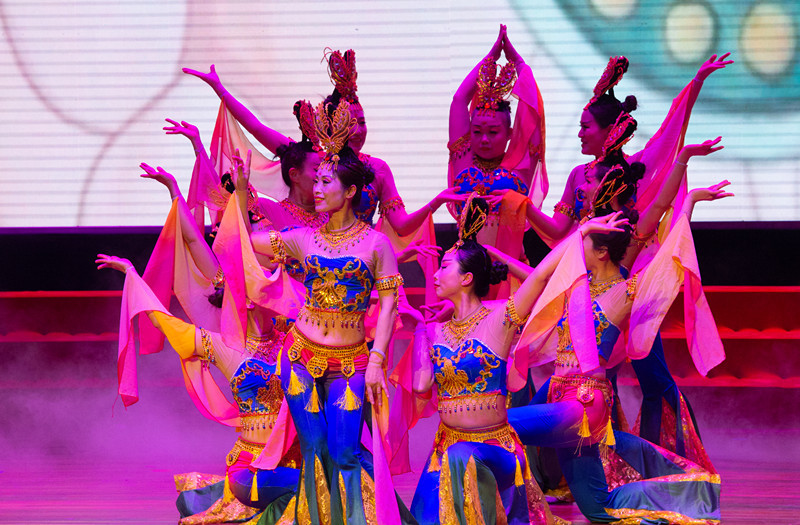 省地(dì)質局到(dào)七隊開(kāi)展文(wén)藝下(xià)基層慰問(wèn)演出