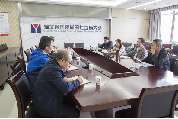 局總工(gōng)程師(shī)熊保成一(yī)行(xíng)來(lái)七隊調研座談