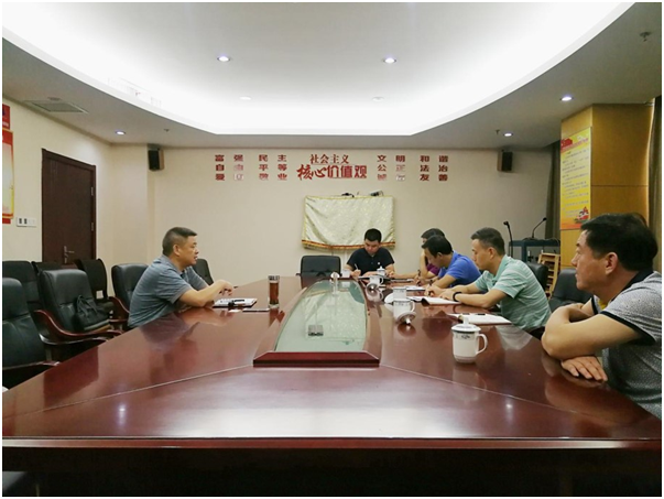 胡勝華等與夷陵經濟開(kāi)發區(qū)黨工(gōng)委書(shū)記覃萬橋等舉行(xíng)工(gōng)作(zuò)會(huì)談